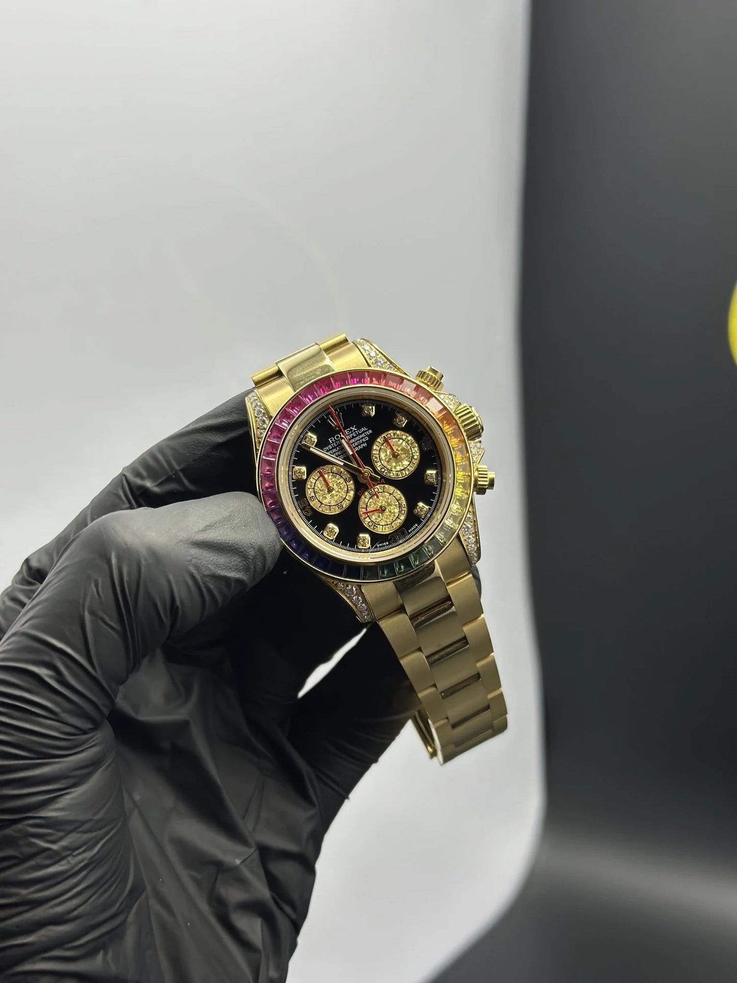 Super Clones Rolex Clean Factory Daytona Stainless Steel Gold Oyster Bracelet Black Dial Rainbow Stoned Bezel Caliber 4131 Swiss Movement