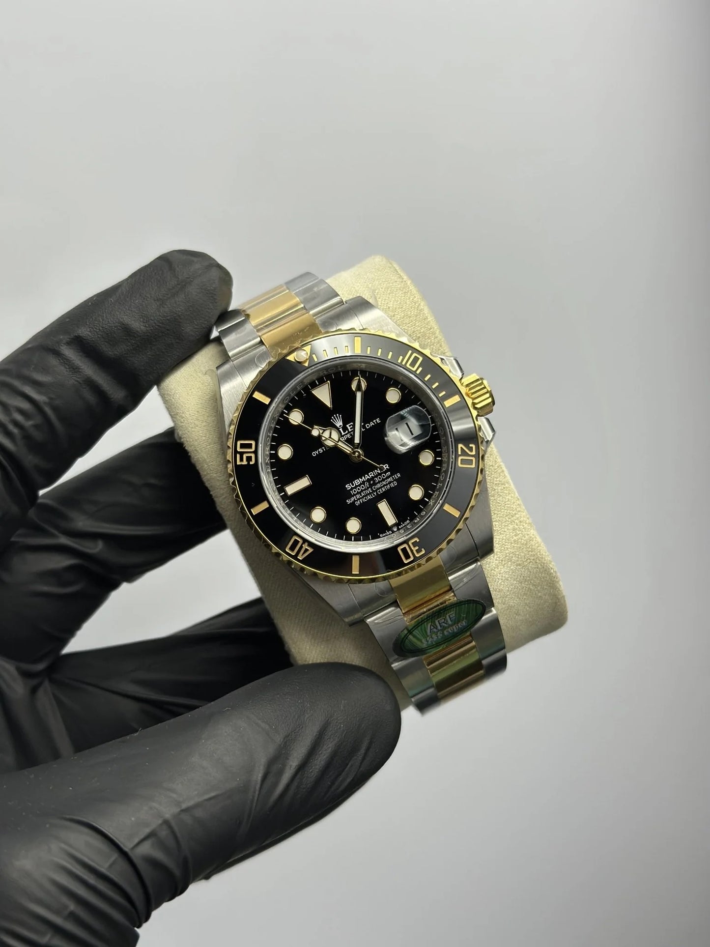 Super Clones Rolex The Most Premium ARF Factory Submariner Stainless Steel Silver-Gold 2 Tone Oyster Bracelet Black Dial Black Bezel Caliber 3235 Swiss Movement